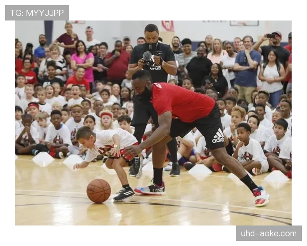 NBA关怀行动:在孟菲斯举办大型社区篮球训练营 NBA关怀行动:在孟菲斯举办大型社区篮球训练营